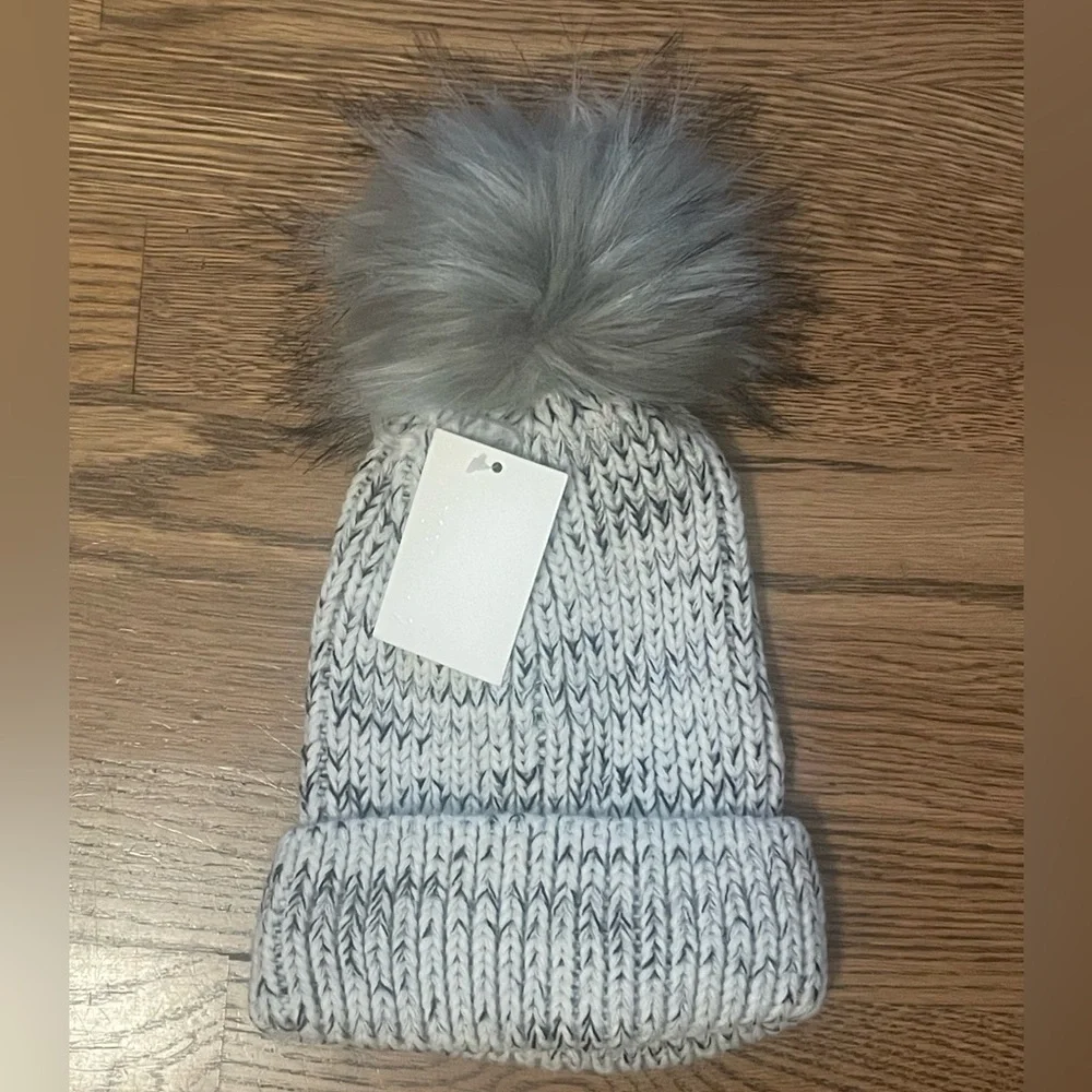 Forever 21 Knit beanie with Pom-Pom - Picture 3 of 6